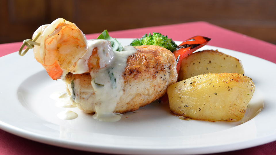 Sandwiches Winnipeg - Lunch Menu - Bailey's Restaurant & Lounge